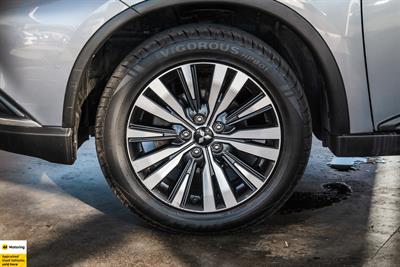 2020 Mitsubishi Outlander - Thumbnail