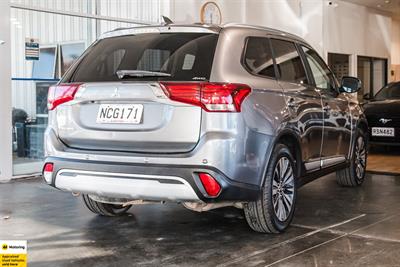2020 Mitsubishi Outlander - Thumbnail