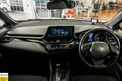 2017 Toyota C-HR - Thumbnail