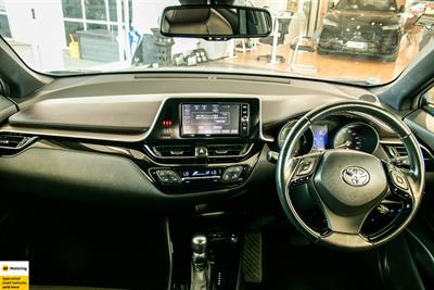 2017 Toyota C-HR - Thumbnail