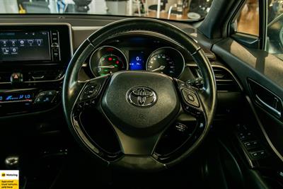 2017 Toyota C-HR - Thumbnail