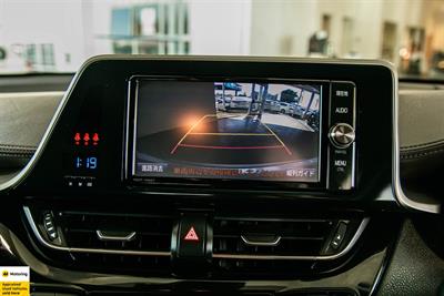 2017 Toyota C-HR - Thumbnail