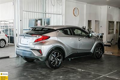 2017 Toyota C-HR - Thumbnail