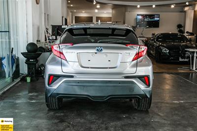 2017 Toyota C-HR - Thumbnail