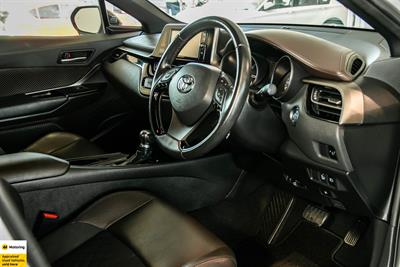 2017 Toyota C-HR - Thumbnail