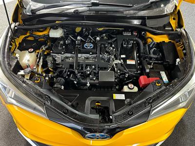2017 Toyota C-HR - Thumbnail