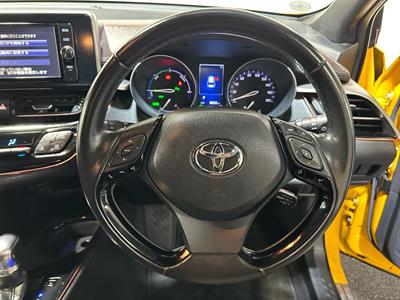2017 Toyota C-HR - Thumbnail