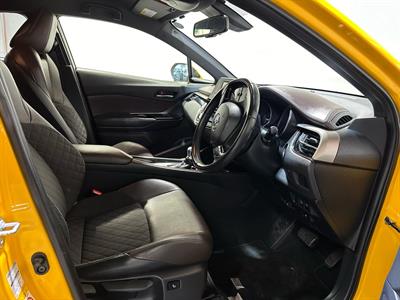 2017 Toyota C-HR - Thumbnail