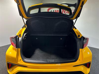 2017 Toyota C-HR - Thumbnail