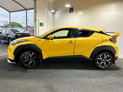 2017 Toyota C-HR - Thumbnail