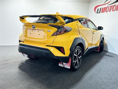 2017 Toyota C-HR - Thumbnail