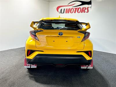 2017 Toyota C-HR - Thumbnail