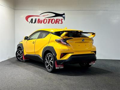 2017 Toyota C-HR - Thumbnail
