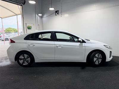 2022 Hyundai IONIQ - Thumbnail