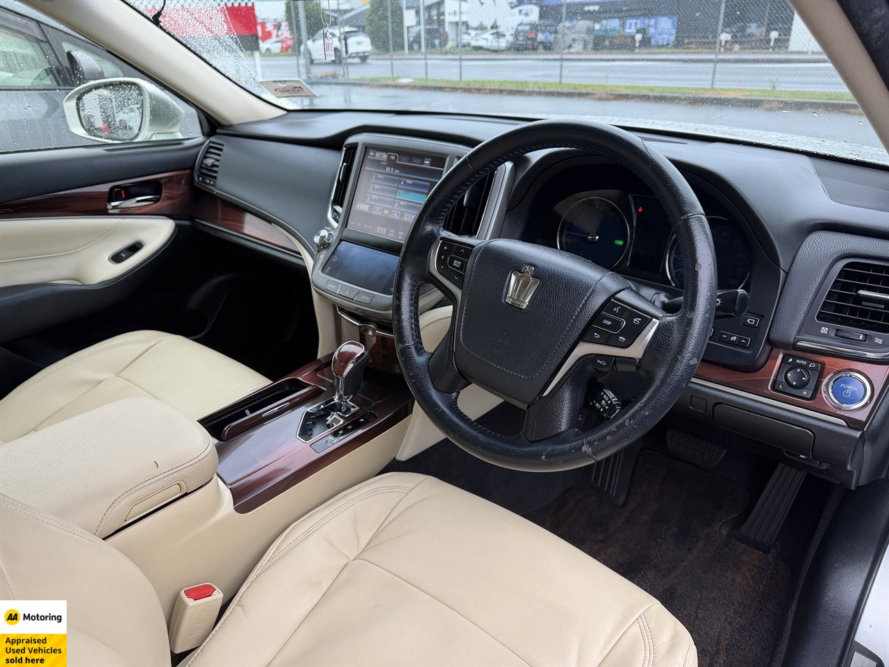 2014 Toyota Crown