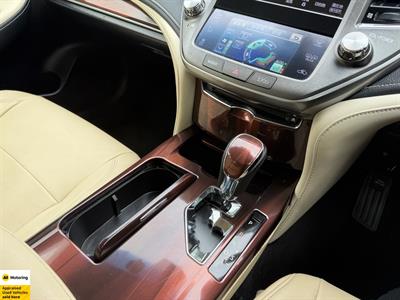 2014 Toyota Crown - Thumbnail