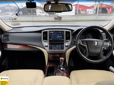 2014 Toyota Crown - Thumbnail