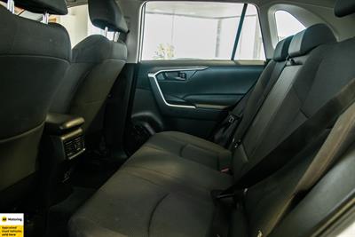 2021 Toyota RAV4 - Thumbnail