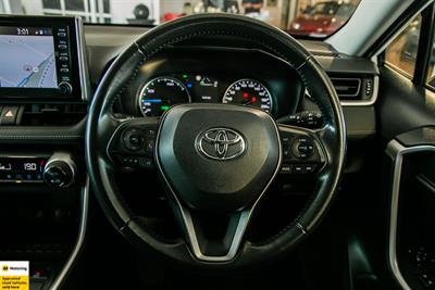 2021 Toyota RAV4 - Thumbnail