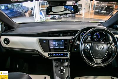 2016 Toyota Auris - Thumbnail