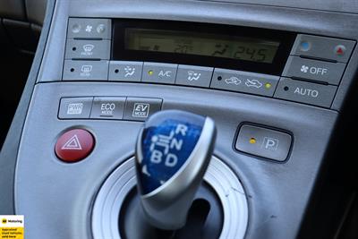 2015 Toyota Prius - Thumbnail