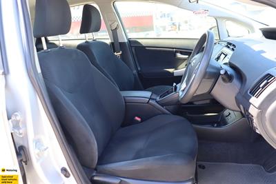 2015 Toyota Prius - Thumbnail