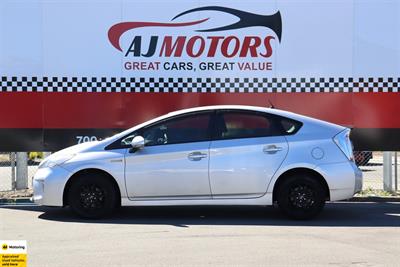 2015 Toyota Prius - Thumbnail