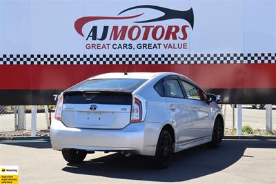 2015 Toyota Prius - Thumbnail