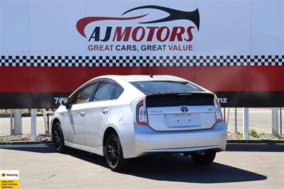 2015 Toyota Prius - Thumbnail