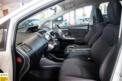 2015 Toyota Prius - Thumbnail