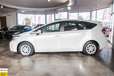 2015 Toyota Prius - Thumbnail