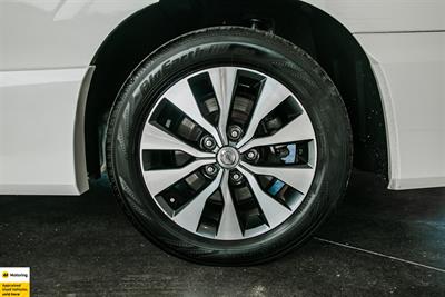 2017 Nissan Serena - Thumbnail