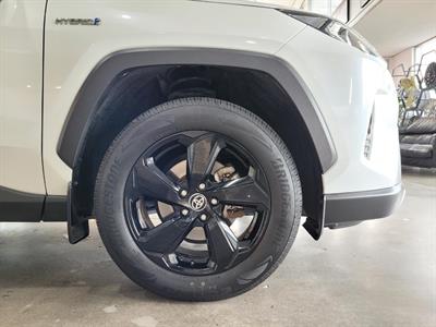 2021 Toyota RAV4 - Thumbnail