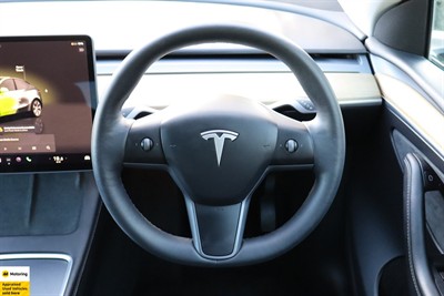 2022 Tesla Model Y - Thumbnail