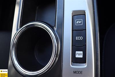 2014 Toyota Prius - Thumbnail