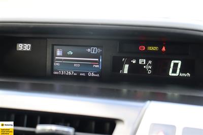 2014 Toyota Prius - Thumbnail