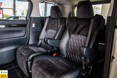 2016 Toyota Alphard - Thumbnail