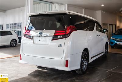 2016 Toyota Alphard - Thumbnail