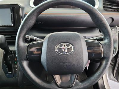 2016 Toyota Sienta - Thumbnail