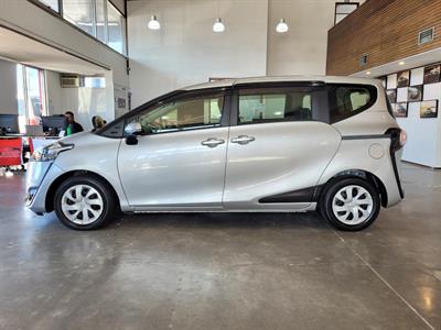 2016 Toyota Sienta - Thumbnail