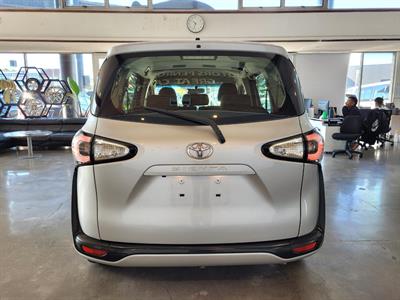 2016 Toyota Sienta - Thumbnail