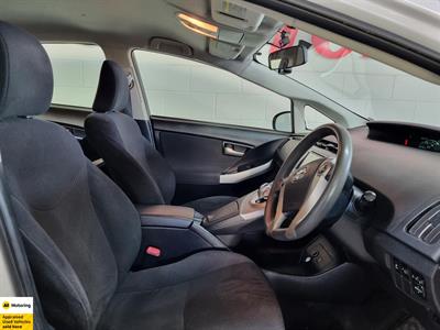 2012 Toyota Prius - Thumbnail