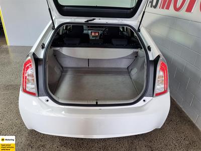 2012 Toyota Prius - Thumbnail