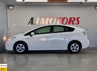2012 Toyota Prius - Thumbnail