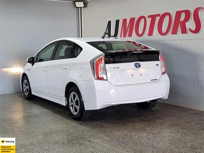 2012 Toyota Prius - Thumbnail