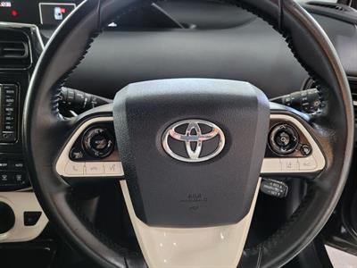 2018 Toyota Prius - Thumbnail