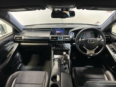 2014 Lexus IS 300h - Thumbnail