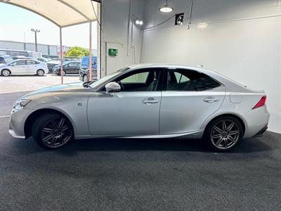2014 Lexus IS 300h - Thumbnail