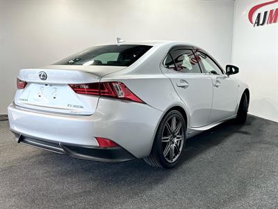 2014 Lexus IS 300h - Thumbnail