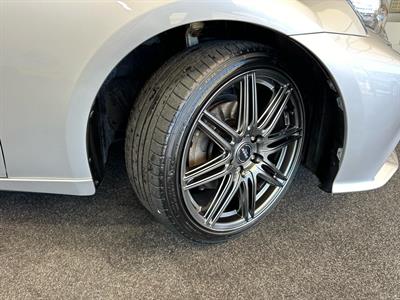 2014 Lexus IS 300h - Thumbnail